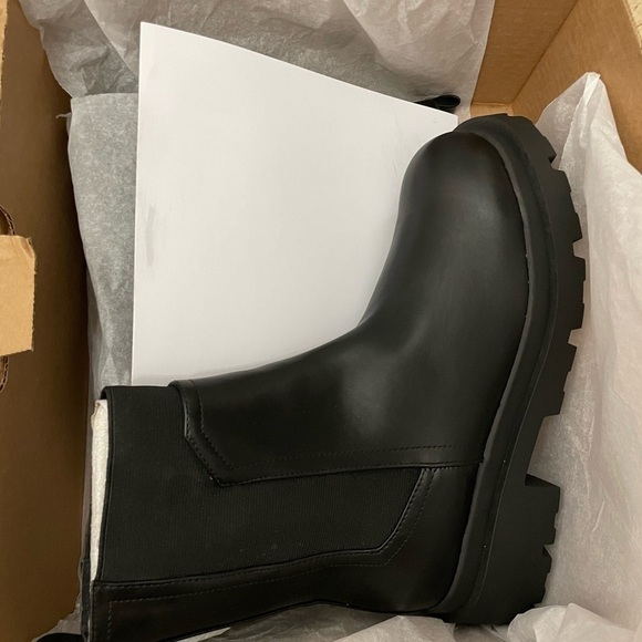 DV by Dolce Vita
DV Dolce Vita Lug Sole
Chelsea Boot Shoes Women Boots size 10 - Picture 7 of 11